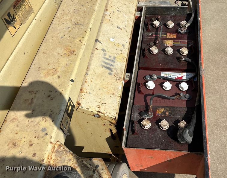 image for item EN5614 1997 JLG 2646E scissor lift