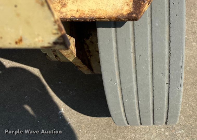 image for item EN5614 1997 JLG 2646E scissor lift