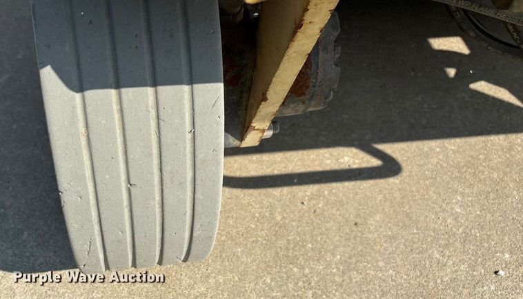 image for item EN5614 1997 JLG 2646E scissor lift