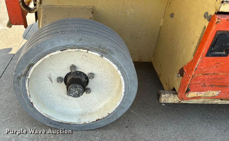 image for item EN5614 1997 JLG 2646E scissor lift