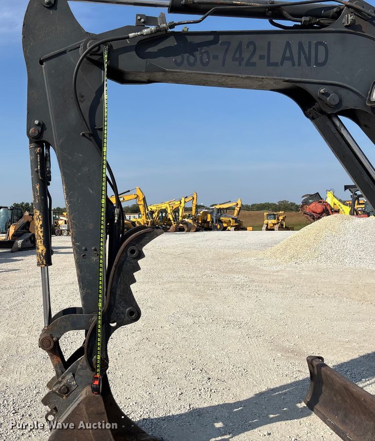 image for item EN7002 2014 John Deere 60G mini excavator