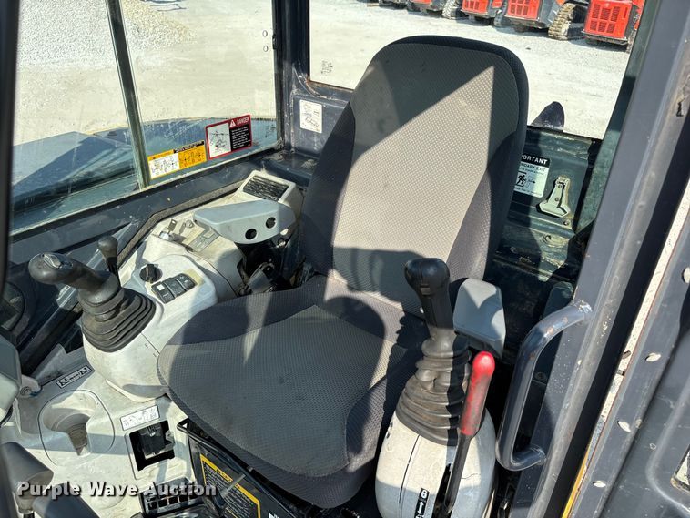 image for item EN7002 2014 John Deere 60G mini excavator