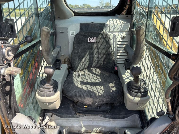 image for item EN7005 2012 Caterpillar 289C2 skid steer loader