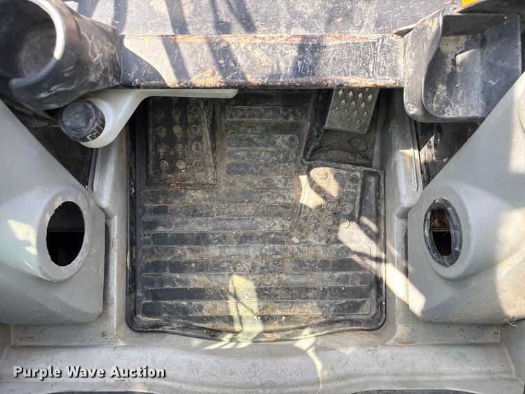 image for item EN7005 2012 Caterpillar 289C2 skid steer loader