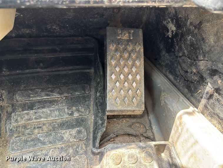 image for item EN7005 2012 Caterpillar 289C2 skid steer loader