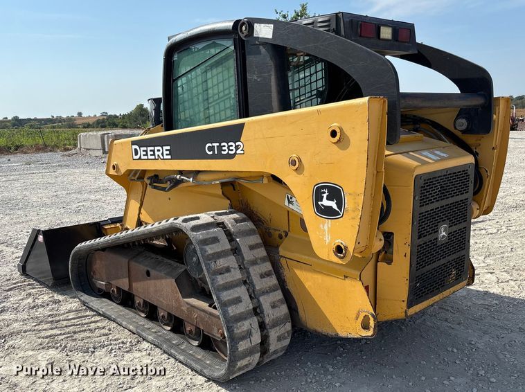 image for item EN7006 2006 John Deere CT332 tracked skid steer loader