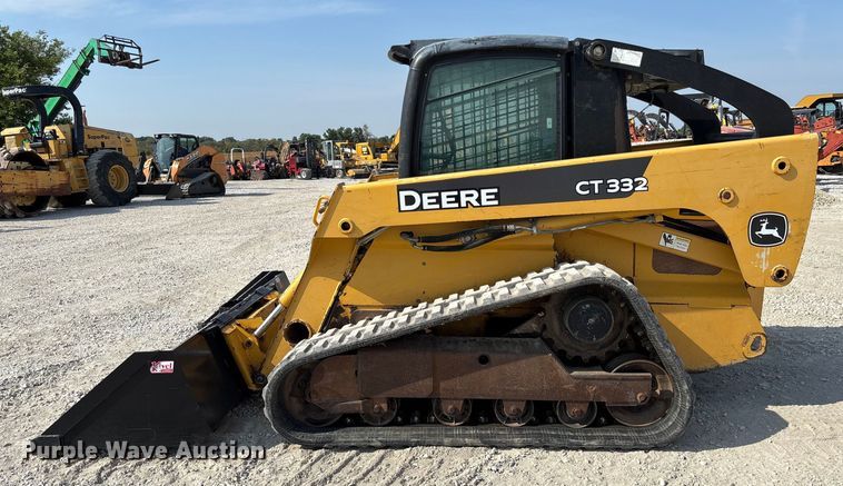 image for item EN7006 2006 John Deere CT332 tracked skid steer loader