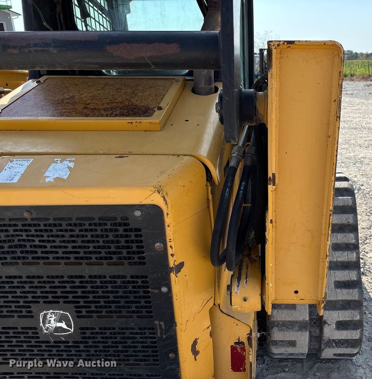 image for item EN7006 2006 John Deere CT332 tracked skid steer loader
