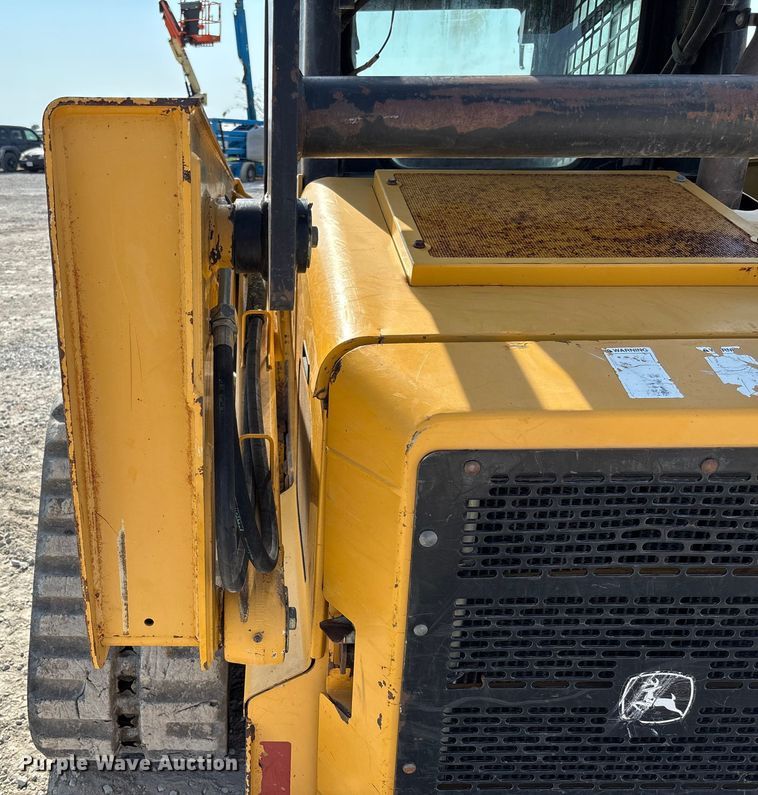 image for item EN7006 2006 John Deere CT332 tracked skid steer loader