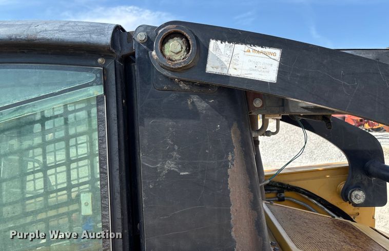 image for item EN7006 2006 John Deere CT332 tracked skid steer loader