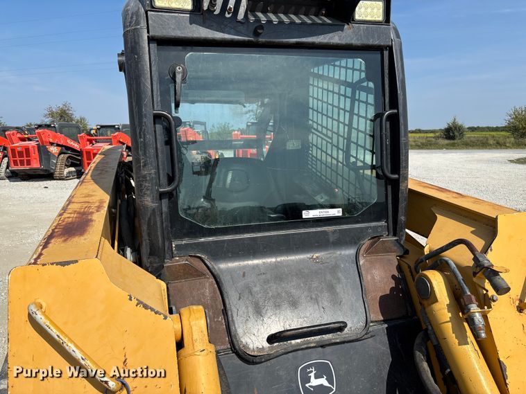 image for item EN7006 2006 John Deere CT332 tracked skid steer loader