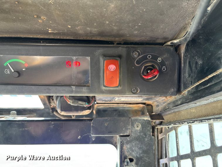 image for item EN7006 2006 John Deere CT332 tracked skid steer loader