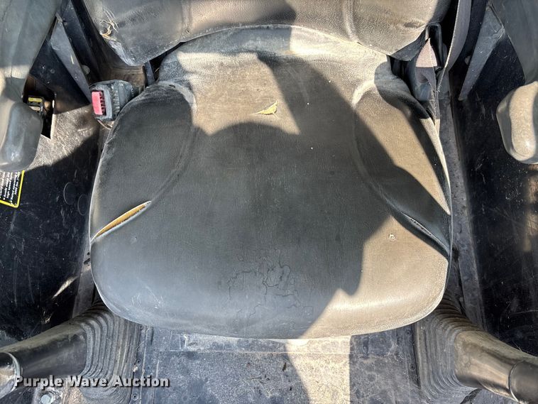 image for item EN7006 2006 John Deere CT332 tracked skid steer loader