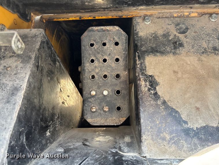 image for item EN7006 2006 John Deere CT332 tracked skid steer loader