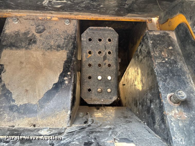 image for item EN7006 2006 John Deere CT332 tracked skid steer loader