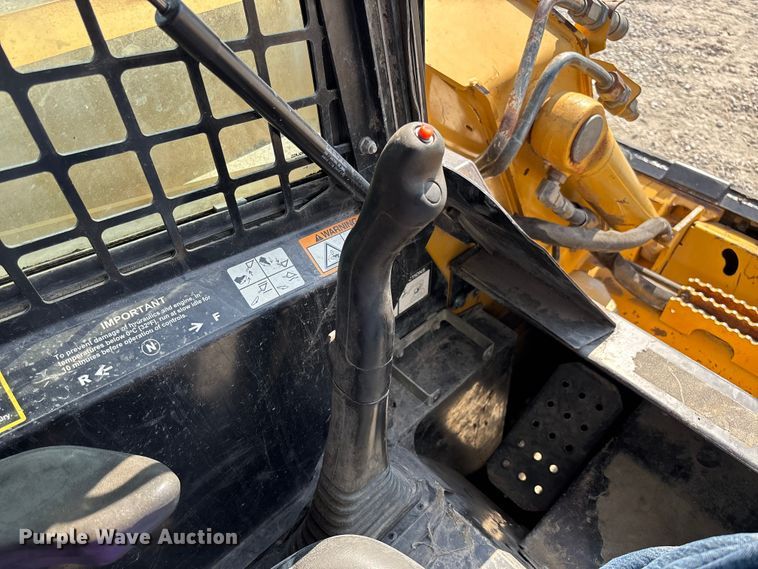 image for item EN7006 2006 John Deere CT332 tracked skid steer loader