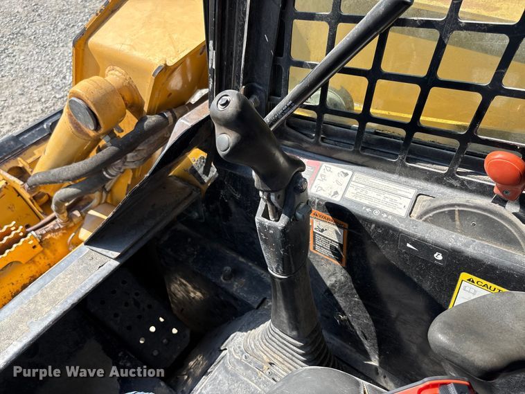 image for item EN7006 2006 John Deere CT332 tracked skid steer loader