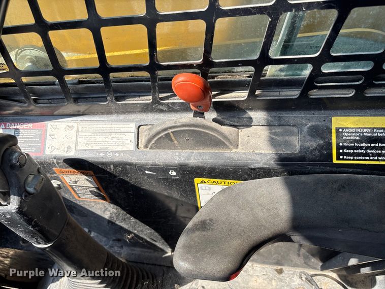 image for item EN7006 2006 John Deere CT332 tracked skid steer loader