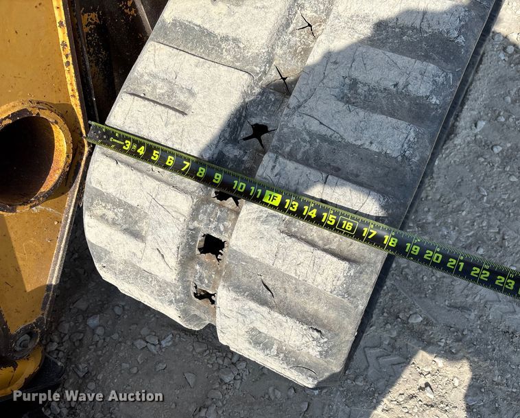 image for item EN7006 2006 John Deere CT332 tracked skid steer loader