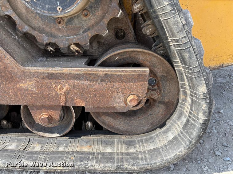 image for item EN7006 2006 John Deere CT332 tracked skid steer loader