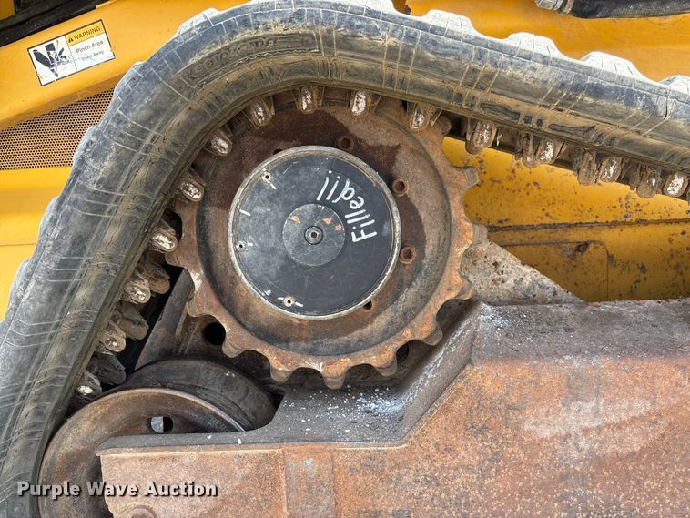 image for item EN7006 2006 John Deere CT332 tracked skid steer loader