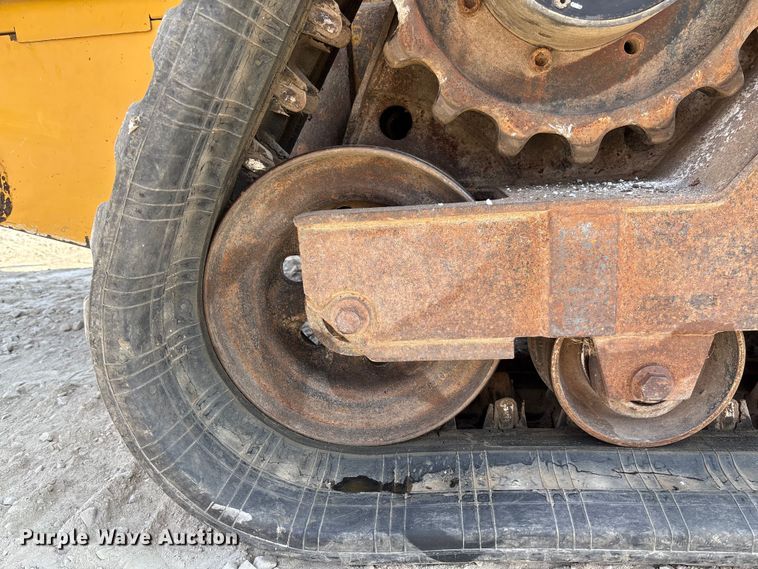 image for item EN7006 2006 John Deere CT332 tracked skid steer loader