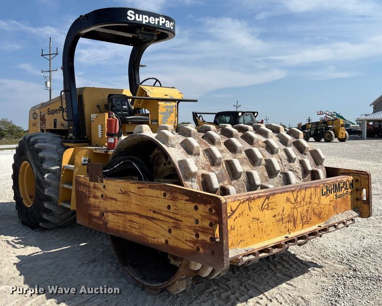 image for item EN7007 1996 Champion 840P single drum roller