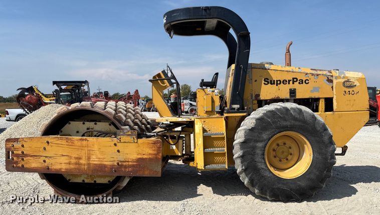 image for item EN7007 1996 Champion 840P single drum roller