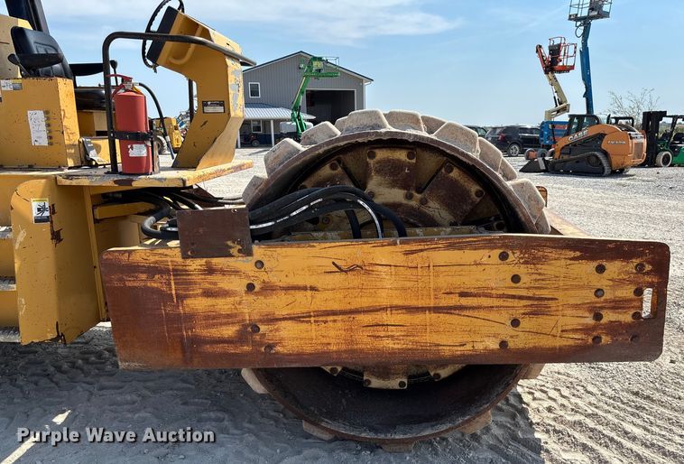 image for item EN7007 1996 Champion 840P single drum roller