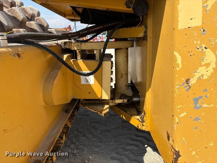 image for item EN7007 1996 Champion 840P single drum roller