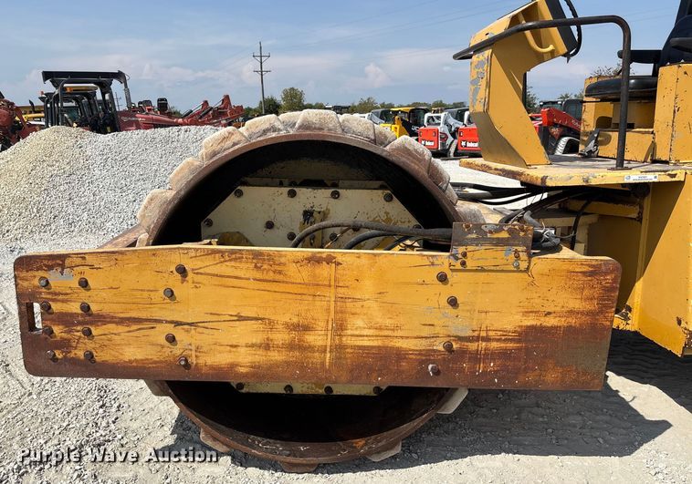 image for item EN7007 1996 Champion 840P single drum roller