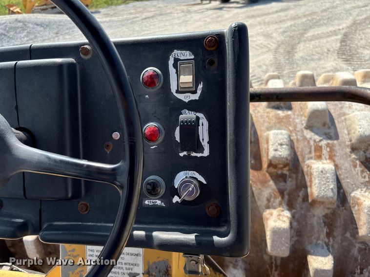 image for item EN7007 1996 Champion 840P single drum roller