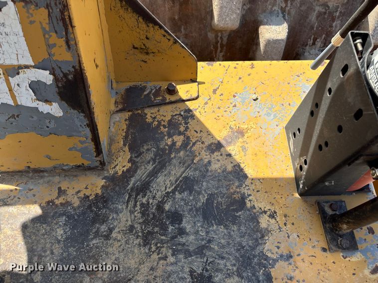 image for item EN7007 1996 Champion 840P single drum roller