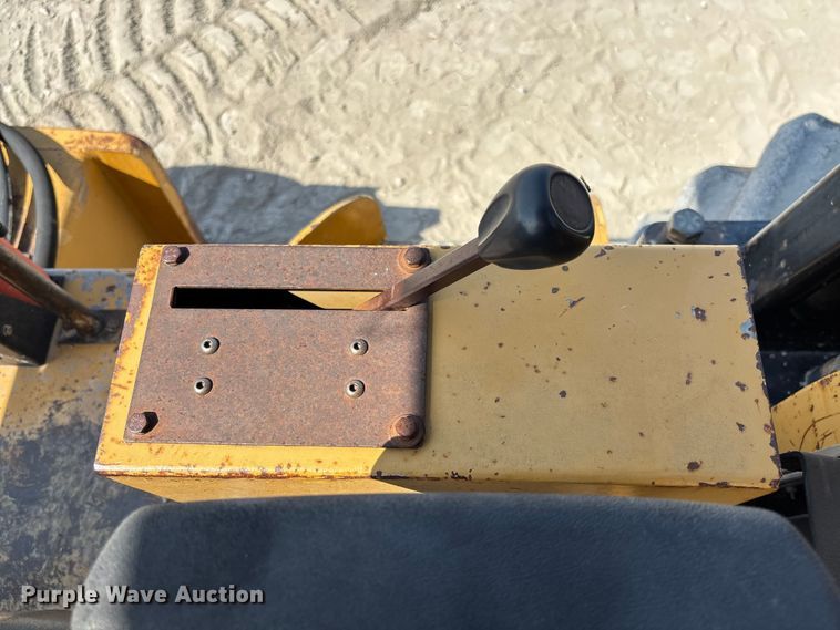 image for item EN7007 1996 Champion 840P single drum roller