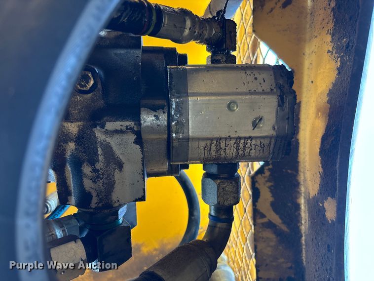 image for item EN7007 1996 Champion 840P single drum roller