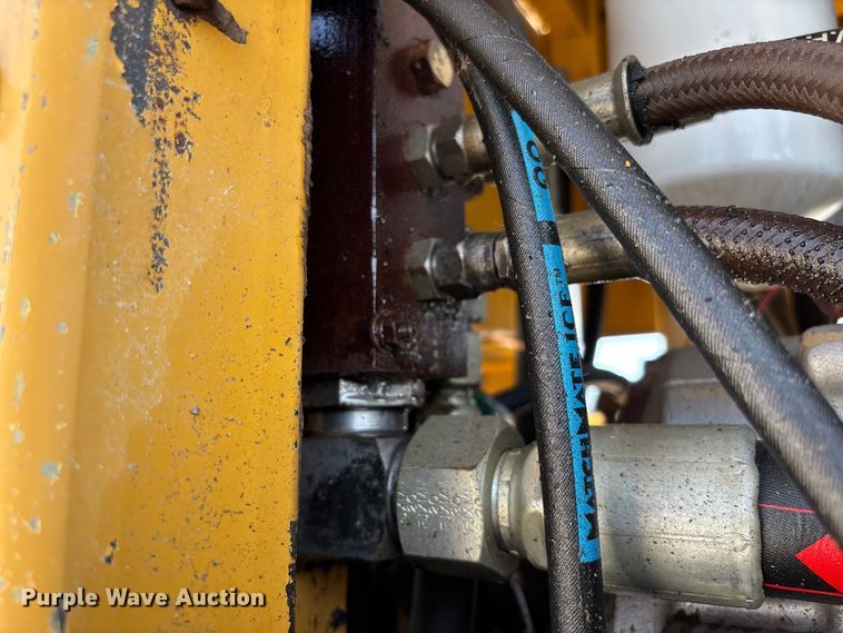 image for item EN7007 1996 Champion 840P single drum roller