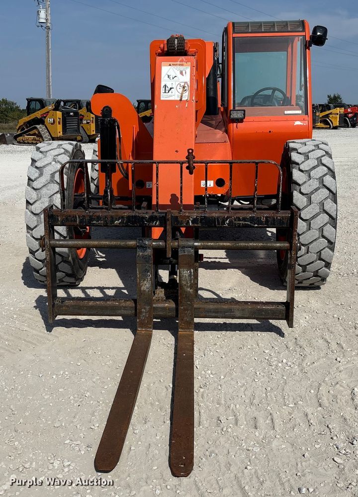 image for item EN7010 2007 Sky Trak 8042 telehandler