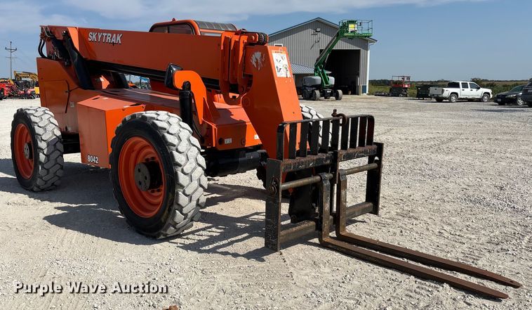 image for item EN7010 2007 Sky Trak 8042 telehandler