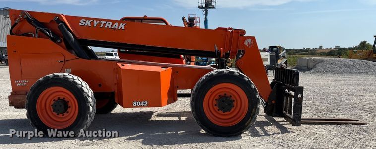 image for item EN7010 2007 Sky Trak 8042 telehandler