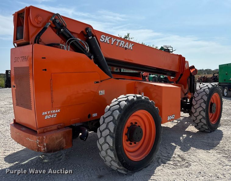 image for item EN7010 2007 Sky Trak 8042 telehandler