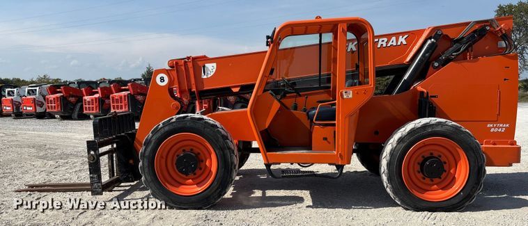image for item EN7010 2007 Sky Trak 8042 telehandler