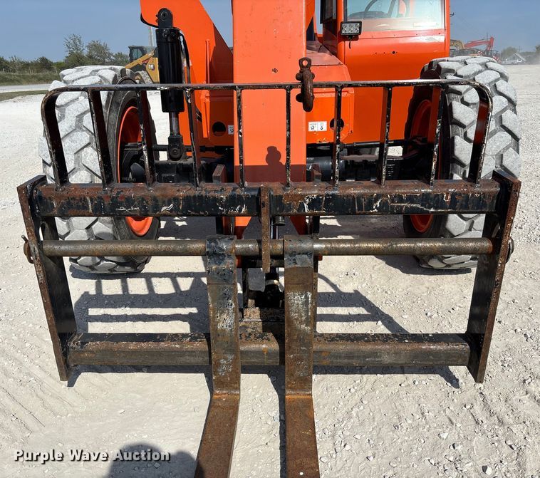 image for item EN7010 2007 Sky Trak 8042 telehandler