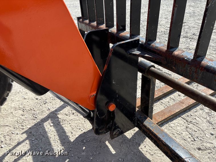 image for item EN7010 2007 Sky Trak 8042 telehandler