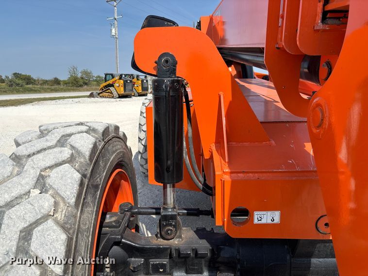 image for item EN7010 2007 Sky Trak 8042 telehandler