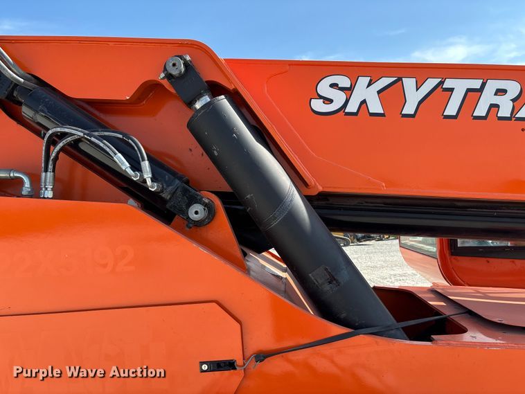 image for item EN7010 2007 Sky Trak 8042 telehandler