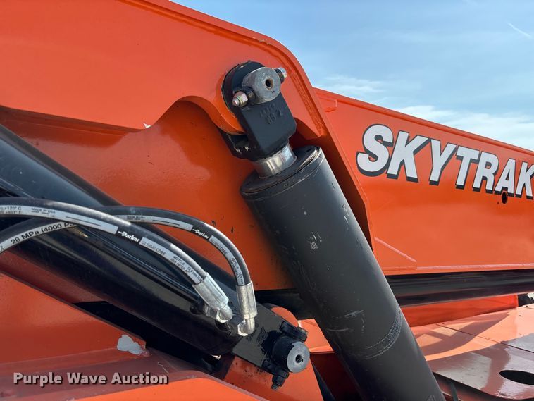 image for item EN7010 2007 Sky Trak 8042 telehandler