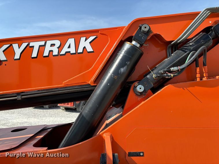 image for item EN7010 2007 Sky Trak 8042 telehandler