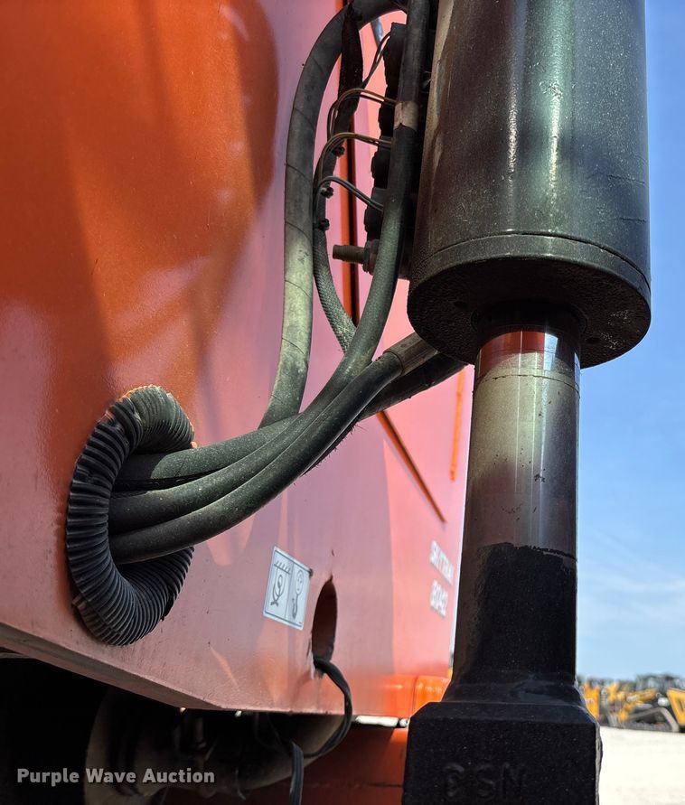 image for item EN7010 2007 Sky Trak 8042 telehandler