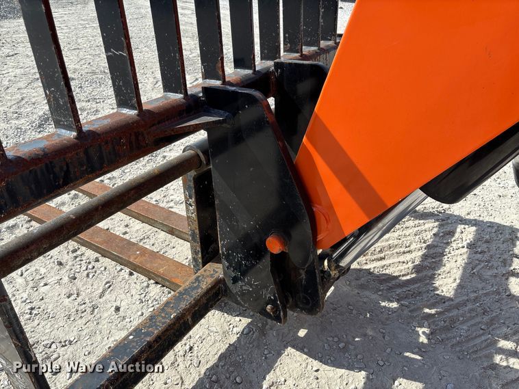 image for item EN7010 2007 Sky Trak 8042 telehandler