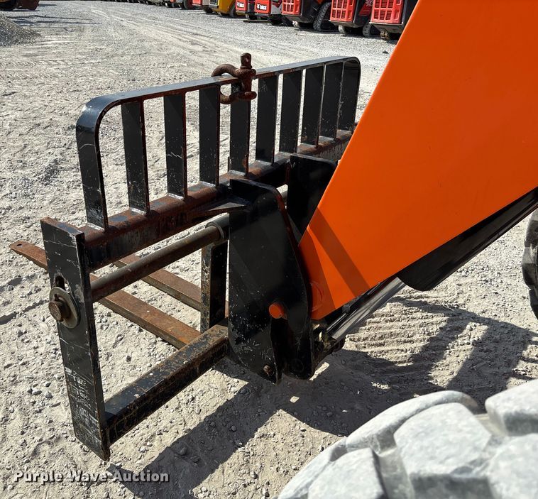 image for item EN7010 2007 Sky Trak 8042 telehandler